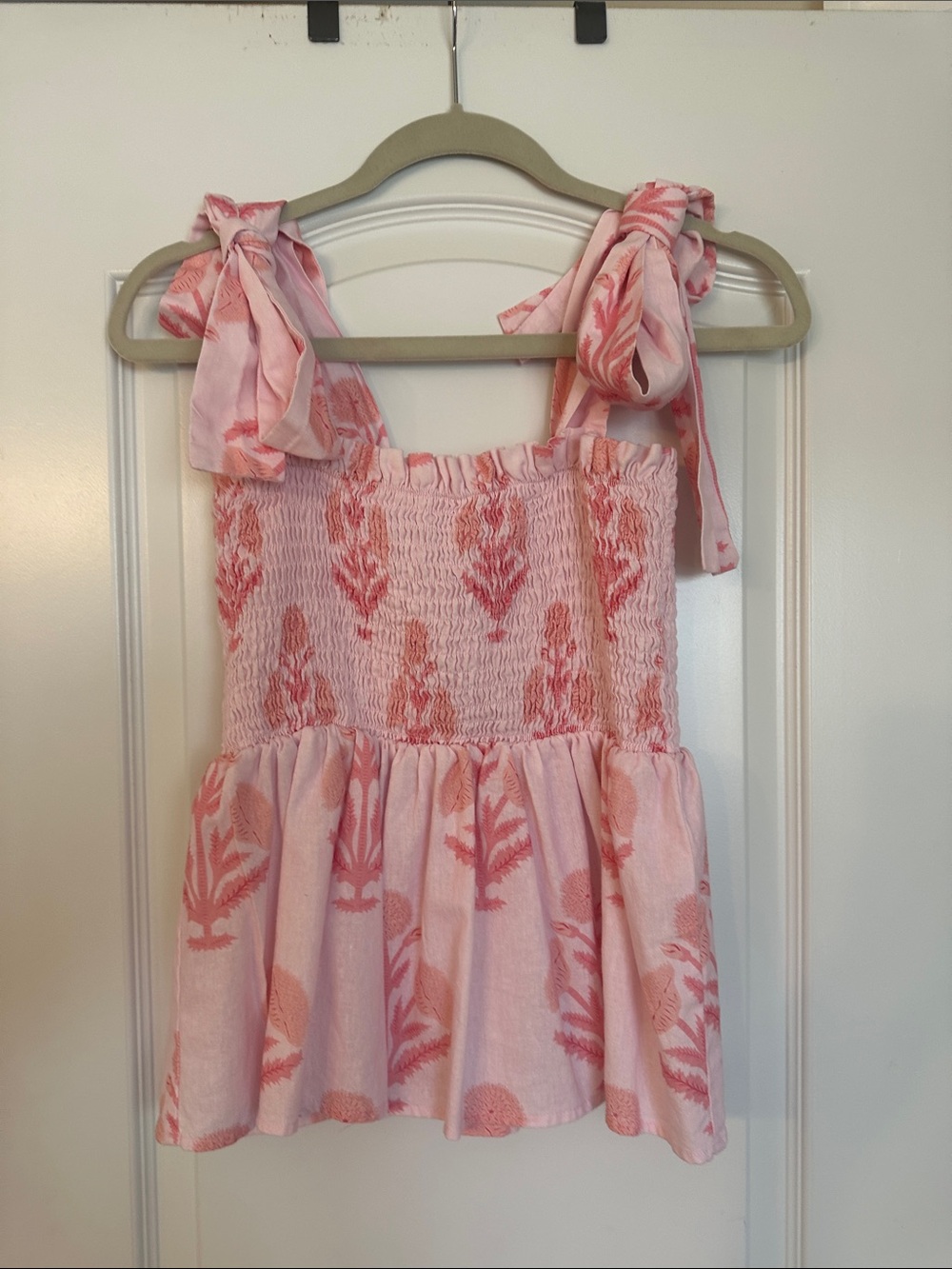 Victoria Dunn Pink & Coral Tie-Shoulder Smocked Peplum Top